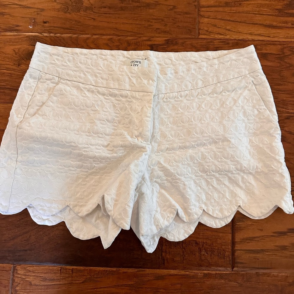 Crown and Ivy scallop shorts